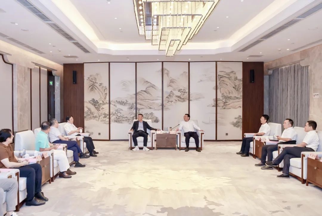 江西省萍鄉(xiāng)市委副書記、市長熊運浪會見天高集團李平總裁一行